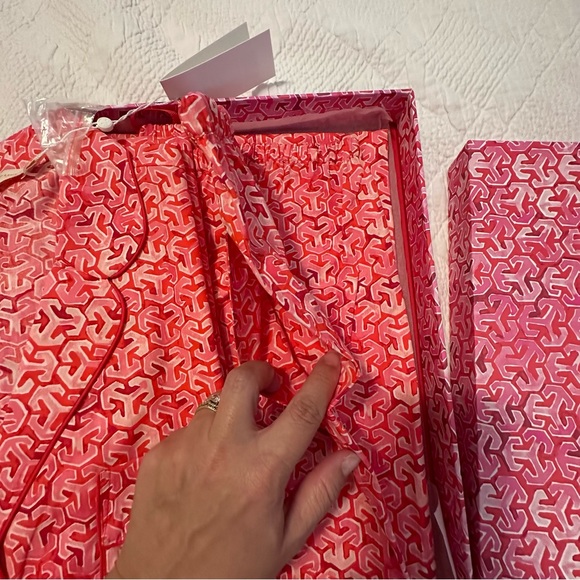 Tory Burch Long Sleeve Pajamas with Gift Box - Picture 5 of 11
